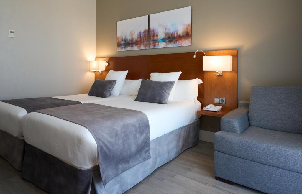 Hotel Puerta de Toledo — Hotel rooms in Madrid, Community of Madrid
