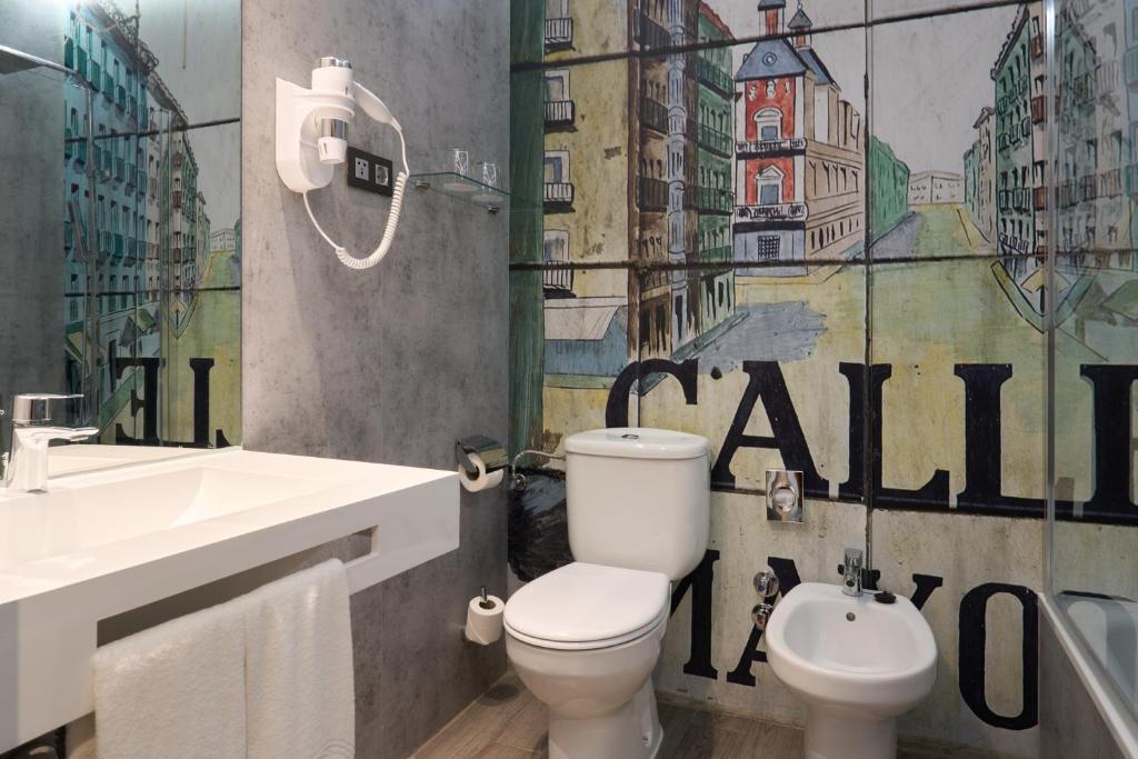 Hotel Puerta de Toledo — Hotel rooms in Madrid, Community of Madrid