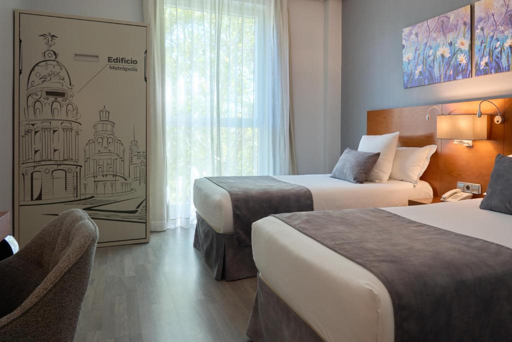 Hotel Puerta de Toledo — Hotel rooms in Madrid, Community of Madrid