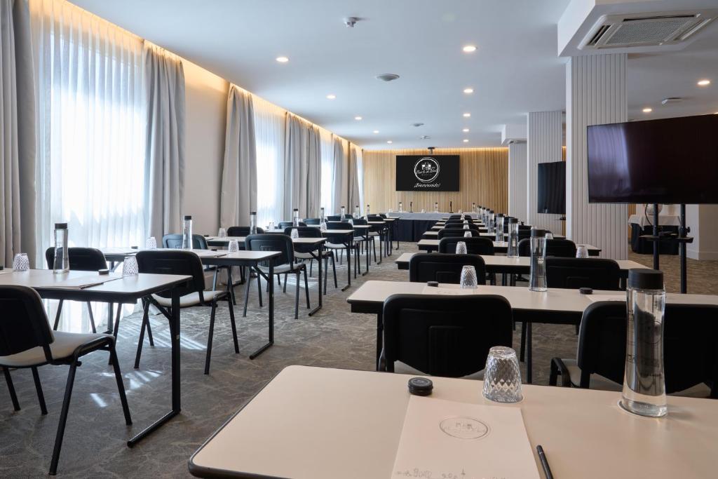 Hotel Puerta de Toledo — Restaurant & bars in Madrid, Community of Madrid