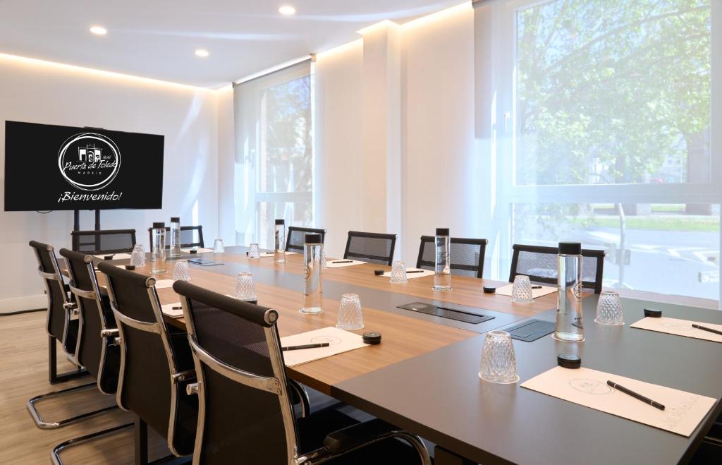 Hotel Puerta de Toledo — Hotel building in Madrid, Community of Madrid