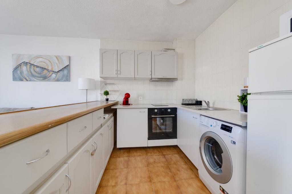 CB Living - 2 bedroom bungalow near Zenia Beach - 3