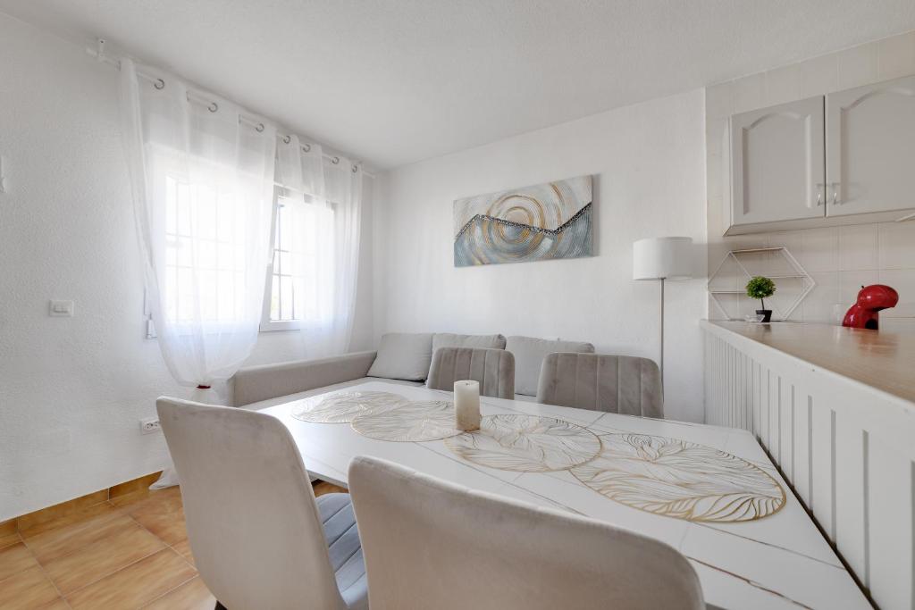 CB Living - 2 bedroom bungalow near Zenia Beach - 5