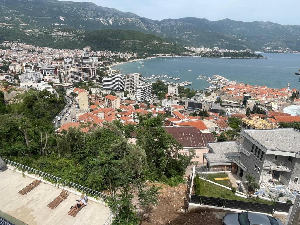 Amazing Budva coastline view apartment, Budva