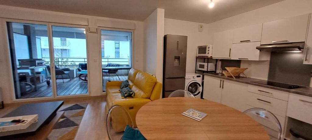 Spacious apartment near the sea - 2