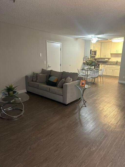 Two bedroom Hollywood apartment, Los Angeles