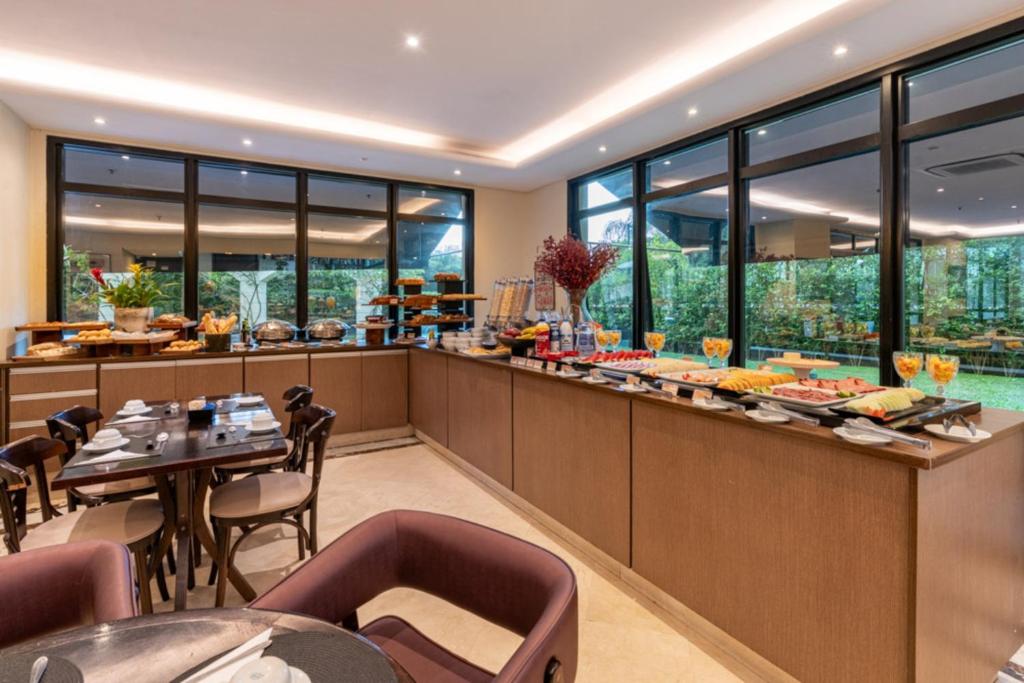 Restaurant, Intercity Pamplona - The Universe Paulista in São Paulo