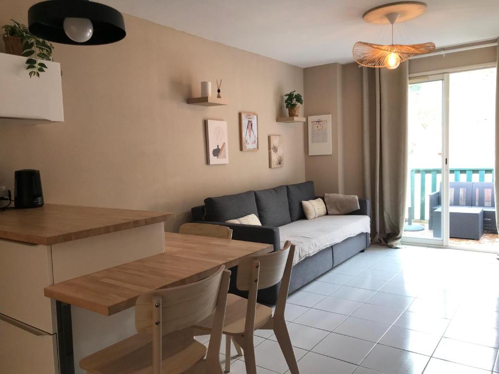 APPART 34 m2 - 300m de la plage - 4 pers - piscine - parking privé, Narbonne-Plage