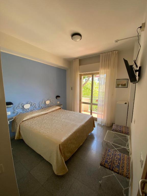 Hotel Paris - 3