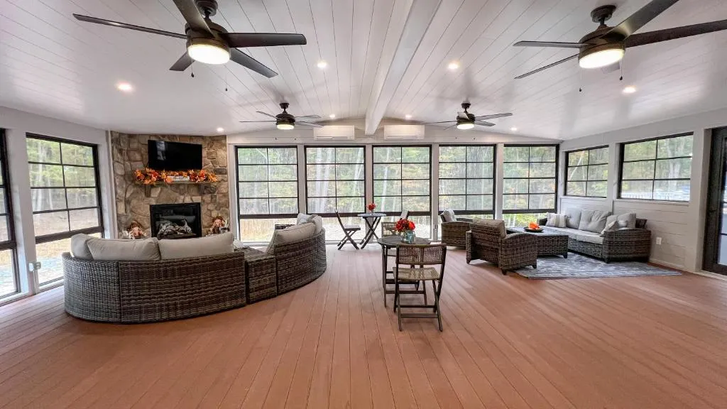 Four Seasons For Fun Bed & Breakfast，位于Lakeville的酒店
