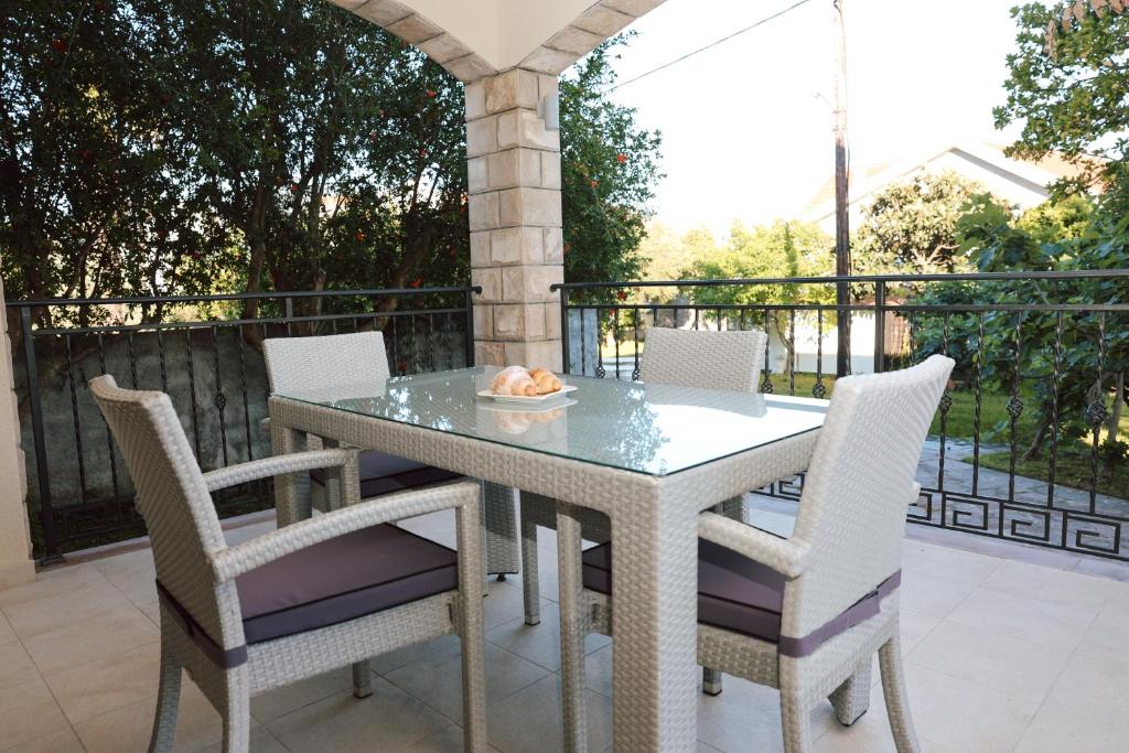 Apartments N & S - Private Parking & 1 minute to the Beach - 2