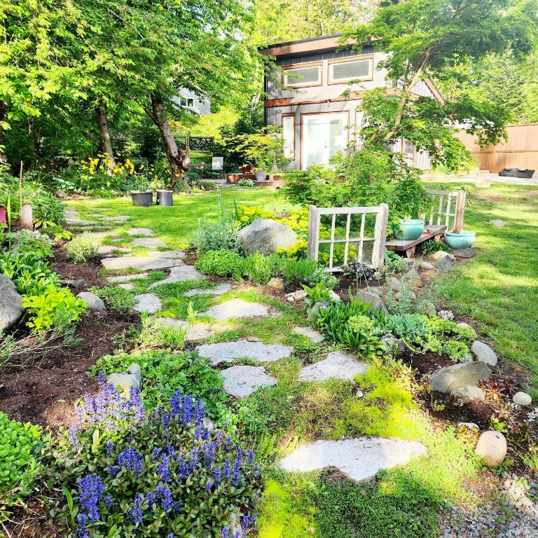 Tiny House with HOT TUB, close to golf and hiking!!, Oyster Bay