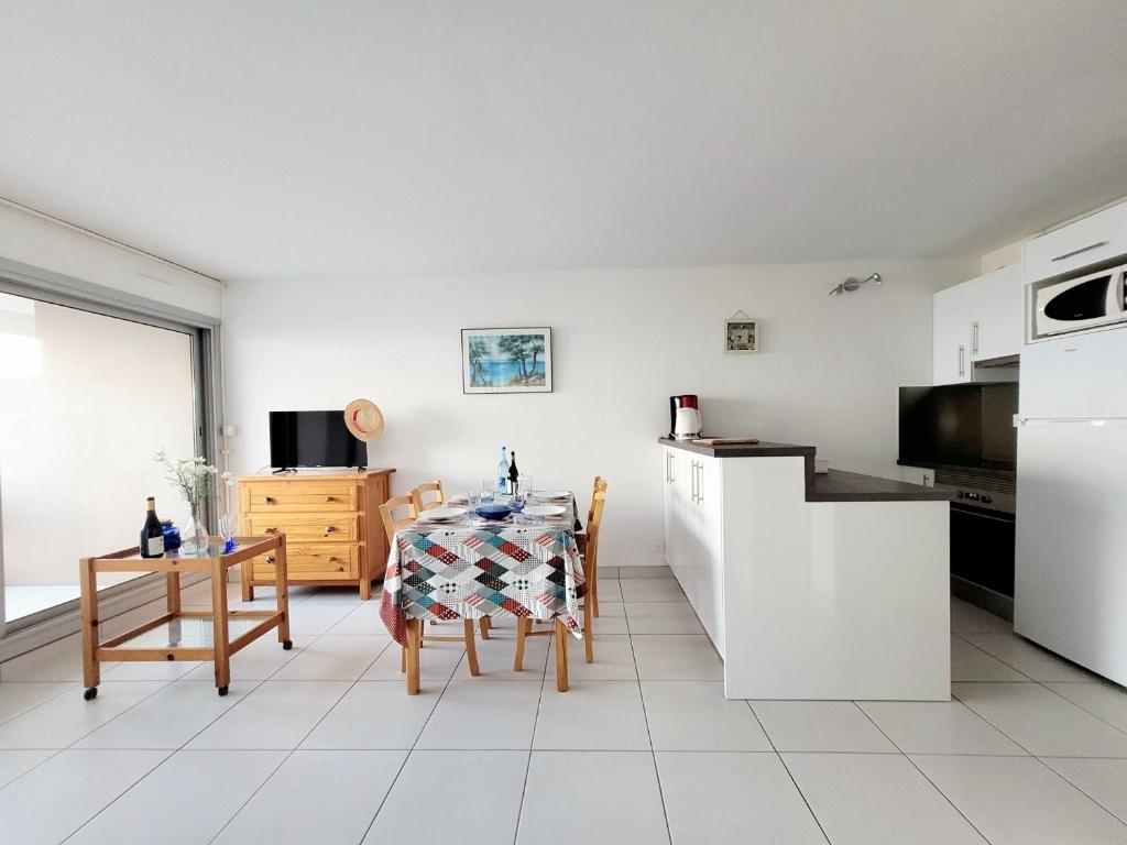 Canet Sud - T2 cabine 4/6 pers - Terrasse - Accès direct plage - FR-1-794-121 - 2