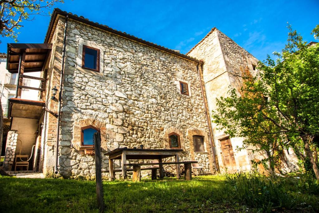 Il Rifugio del Cacciatore / The Hunter's Shelter, Pretoro