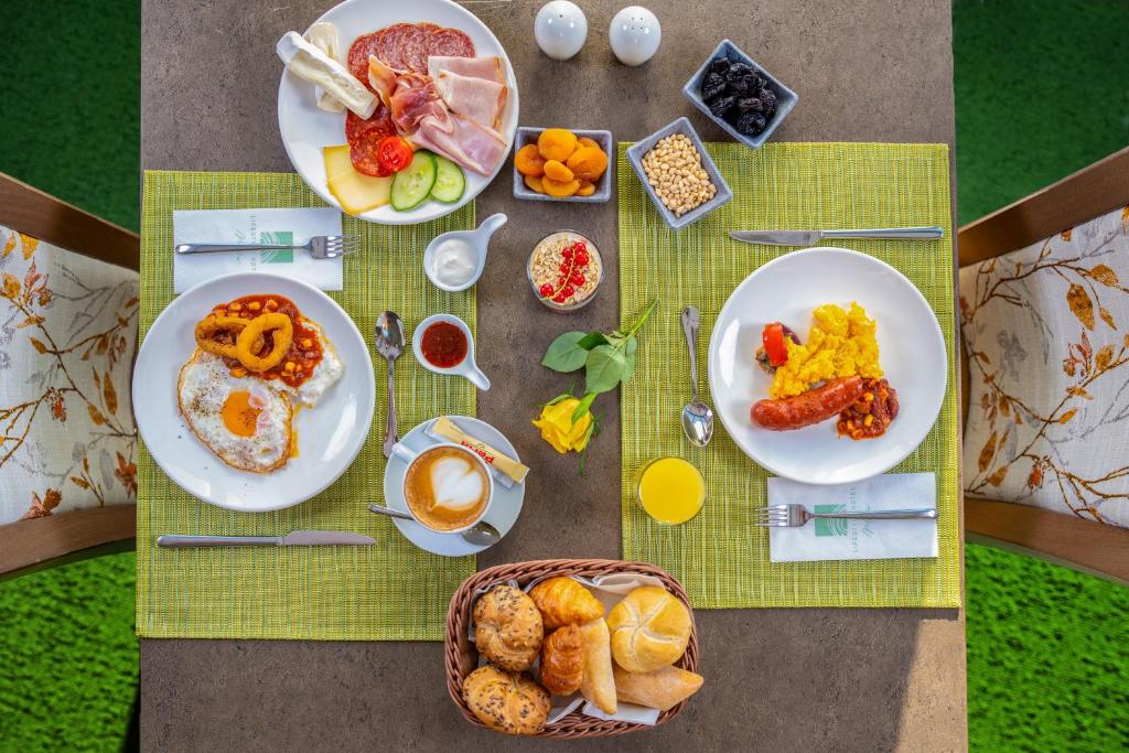 อาหารและเครื่องดื่ม