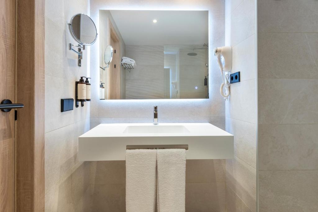 Hotel Palia Tropico Playa — Palma Nova, Balearic Islands