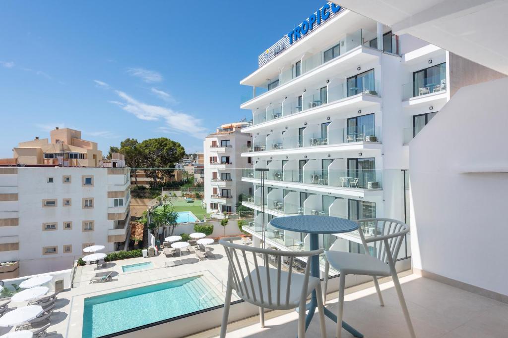 Hotel Palia Tropico Playa — Palma Nova, Balearic Islands