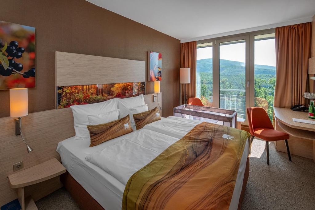 ห้องเตียงใหญ่พร้อมวิวภูเขา