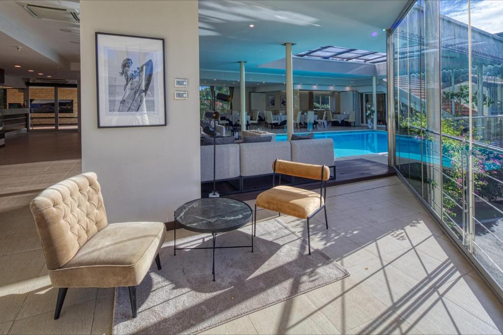 フロント・ロビー