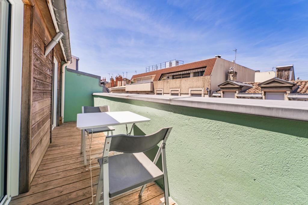 Superbe Studio Climatise avec Terrasse en Hyper Centre - 3