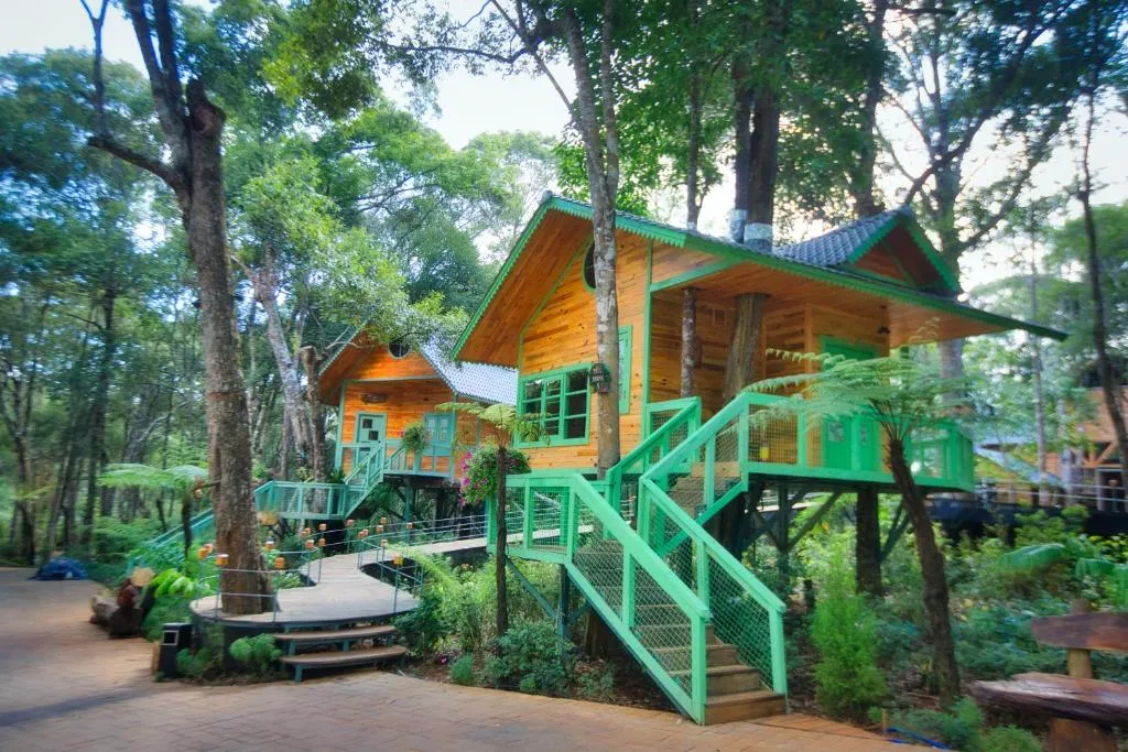 Măng Đen Treehouse Village Resort & Zipline, hotel in Kon Von Kla