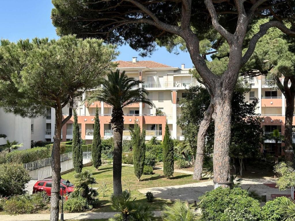 Le Palm, appartement climatisé pour 4 personnes avec vue mer et piscine sur le Port d'Hyères - 5