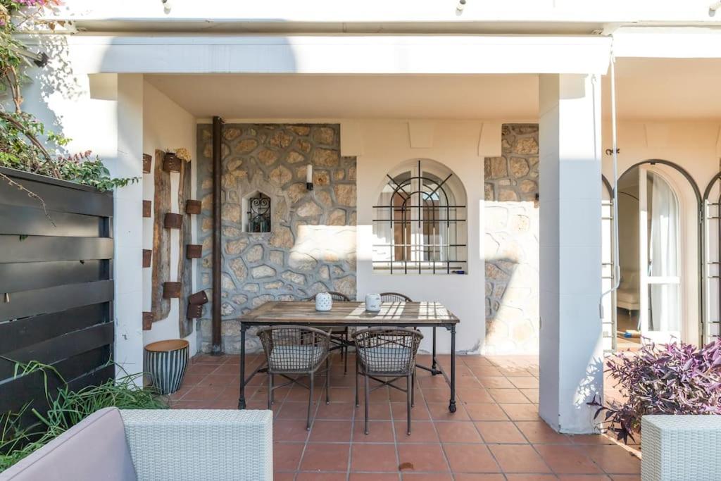 Villa Rocky - Luxury 3BR Apt in Liberty Villa.Pool,Garden,WiFi - 3