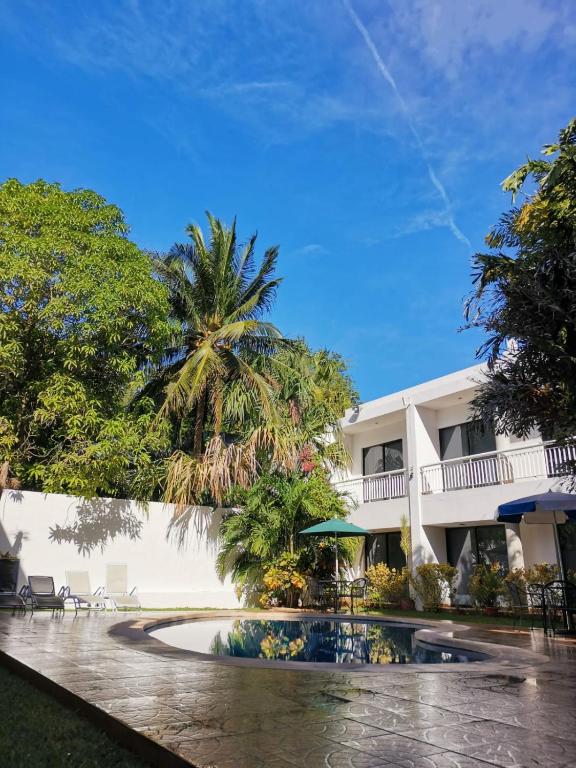 Hotel Holly - 2