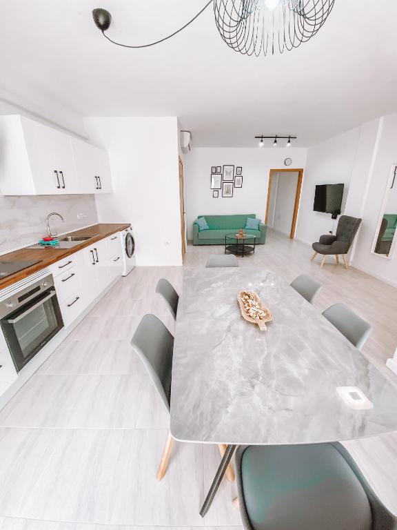 Summer Breeze Apartment - 2