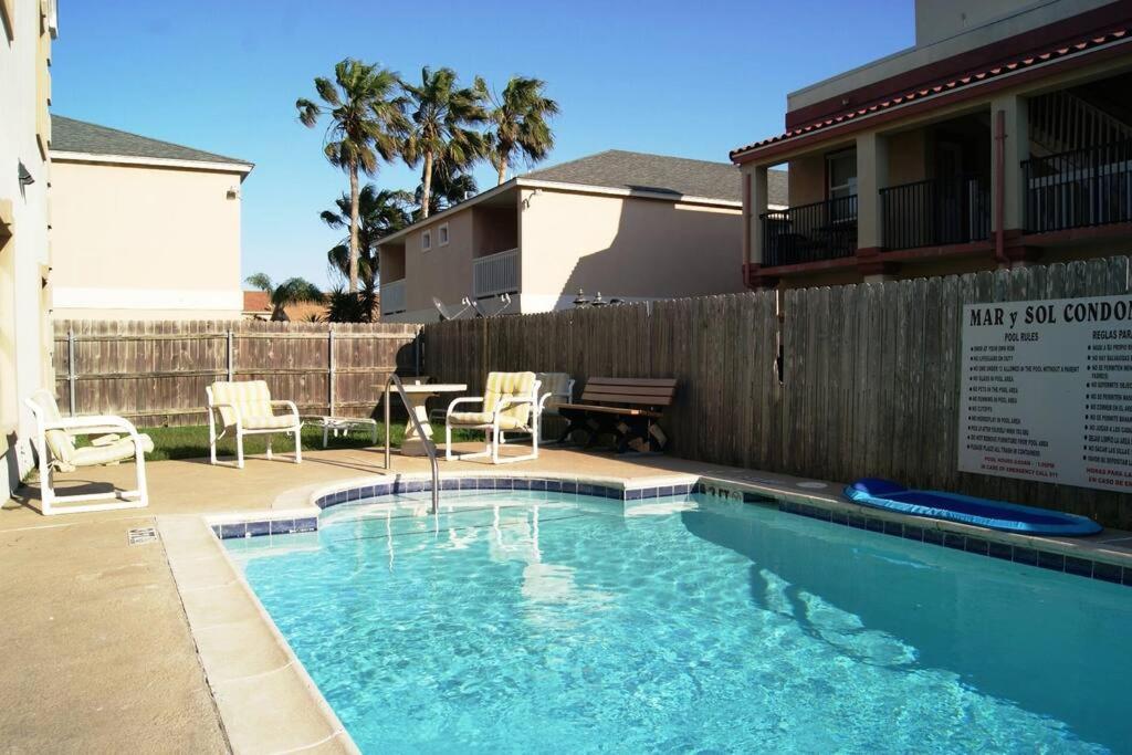 Mar Y Sol #6 LUXURIOUS CONDO 3 minute walk to beach access, South Padre Island