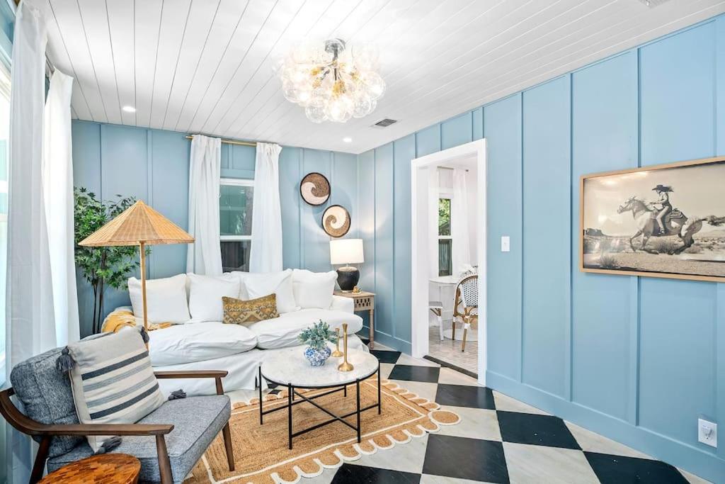 Idle Wild Cottage - Hot Tub & Fire Pit, Fredericksburg