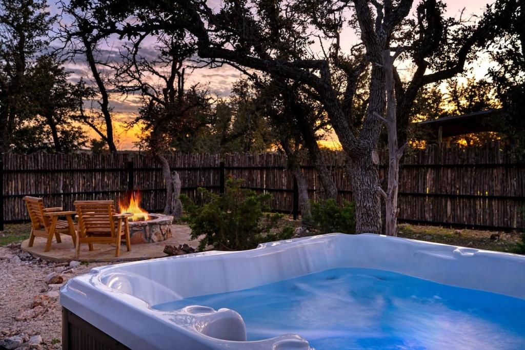 Rockin' R - Rustic Star Cabin, Fredericksburg