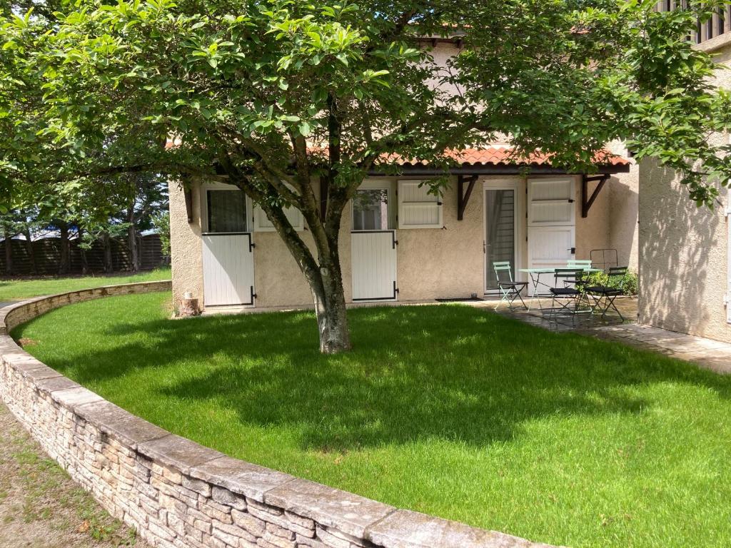 Logement type 2 dans un parc verdoyant, Andrézieux-Bouthéon