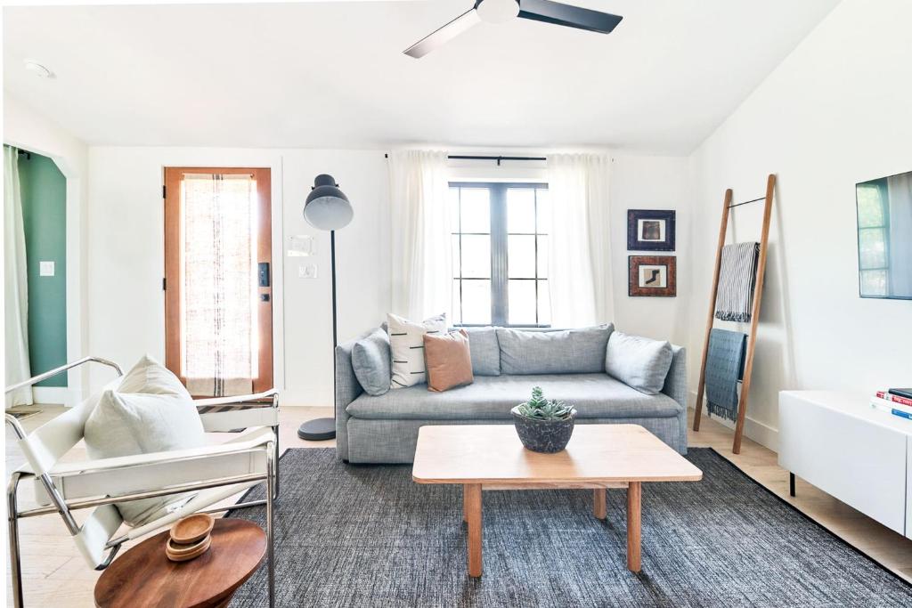 The Cape - Guesthouse & Backhouse, Fredericksburg