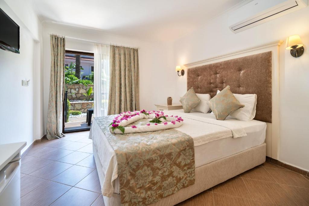 Ata Lagoon Beach Hotel — Hotel rooms in Ölüdeniz, Mugla