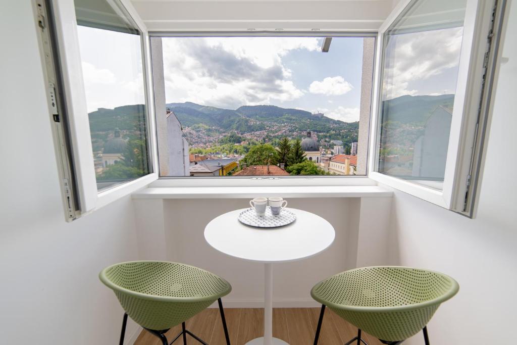 Old Town Heaven 3-bedroom apartment with balcony - 4