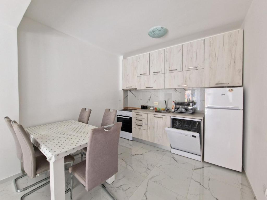 ATA APARTMANI. - 3