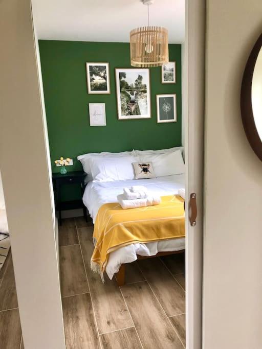 Linden Suite, Goring