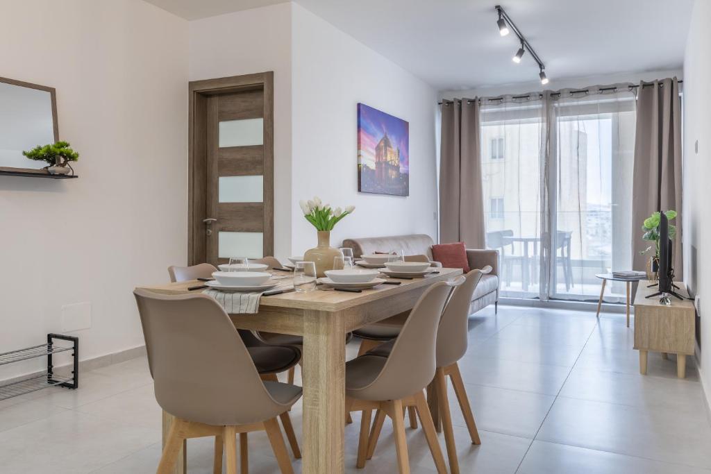 Sea-side Escape in Sliema - Sleeps 6, Sliema