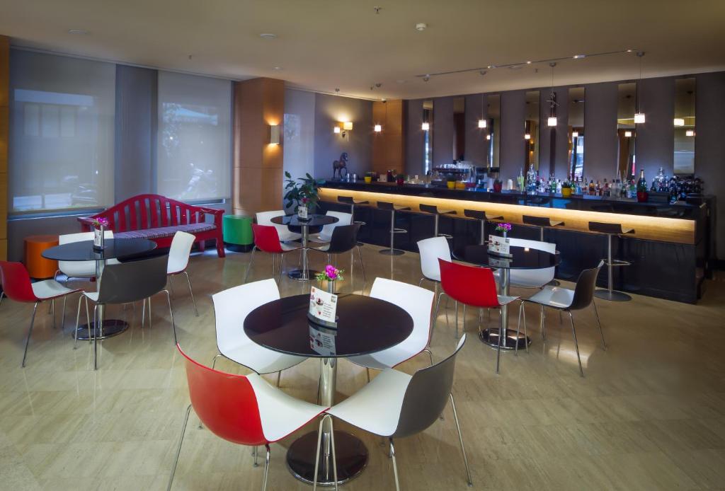 Shared lounge/TV area