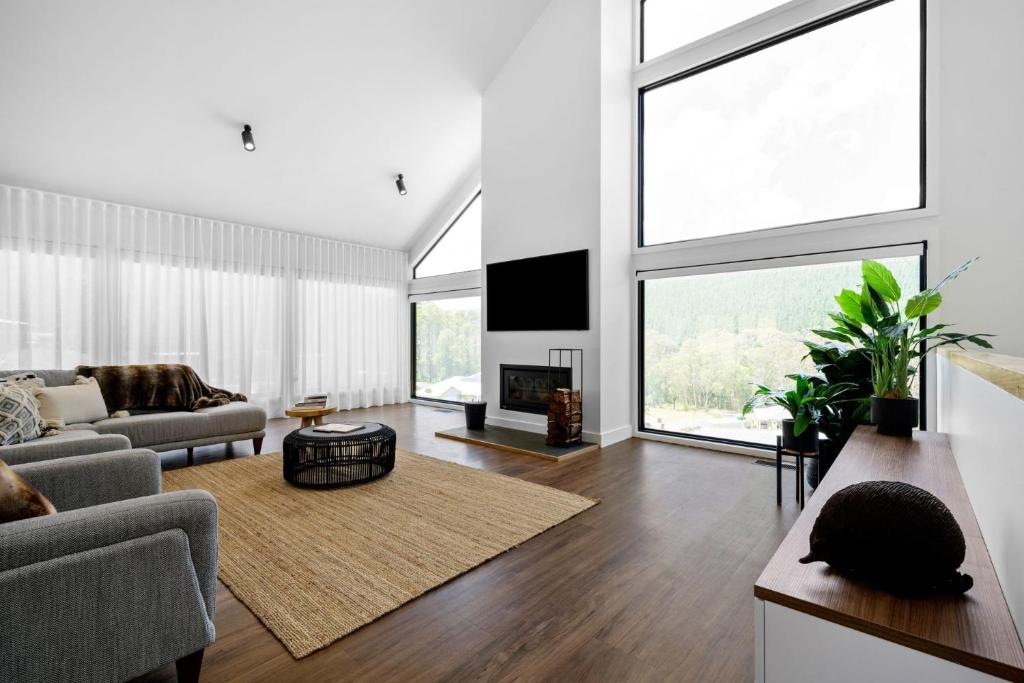 Hilltop at Bright, Bright