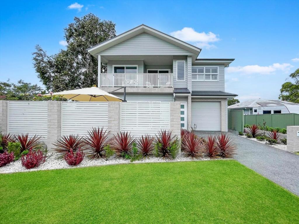 Coastline Cove - Modern Townhome Oasis, Shellharbour