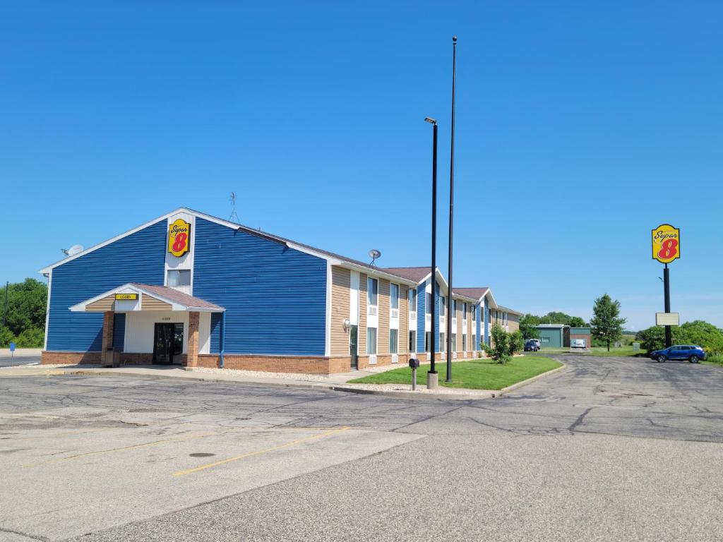 Super 8 by Wyndham Portage, Portage