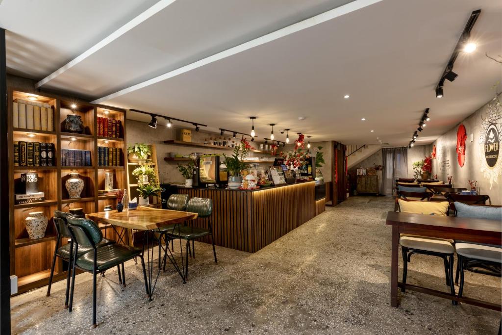 FLOWER BEACHSTAY &#038; COFFEE