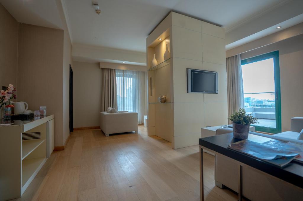 Shared lounge/TV area