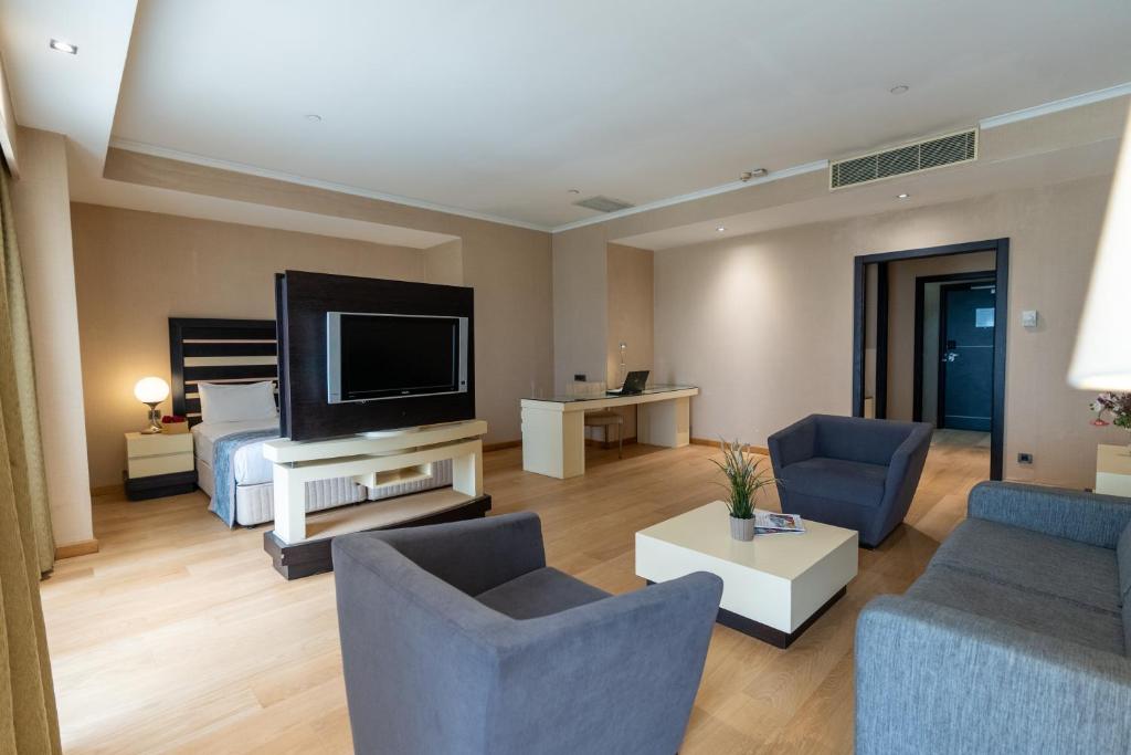 Shared lounge/TV area