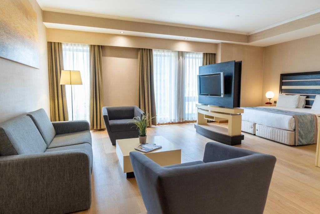 Shared lounge/TV area