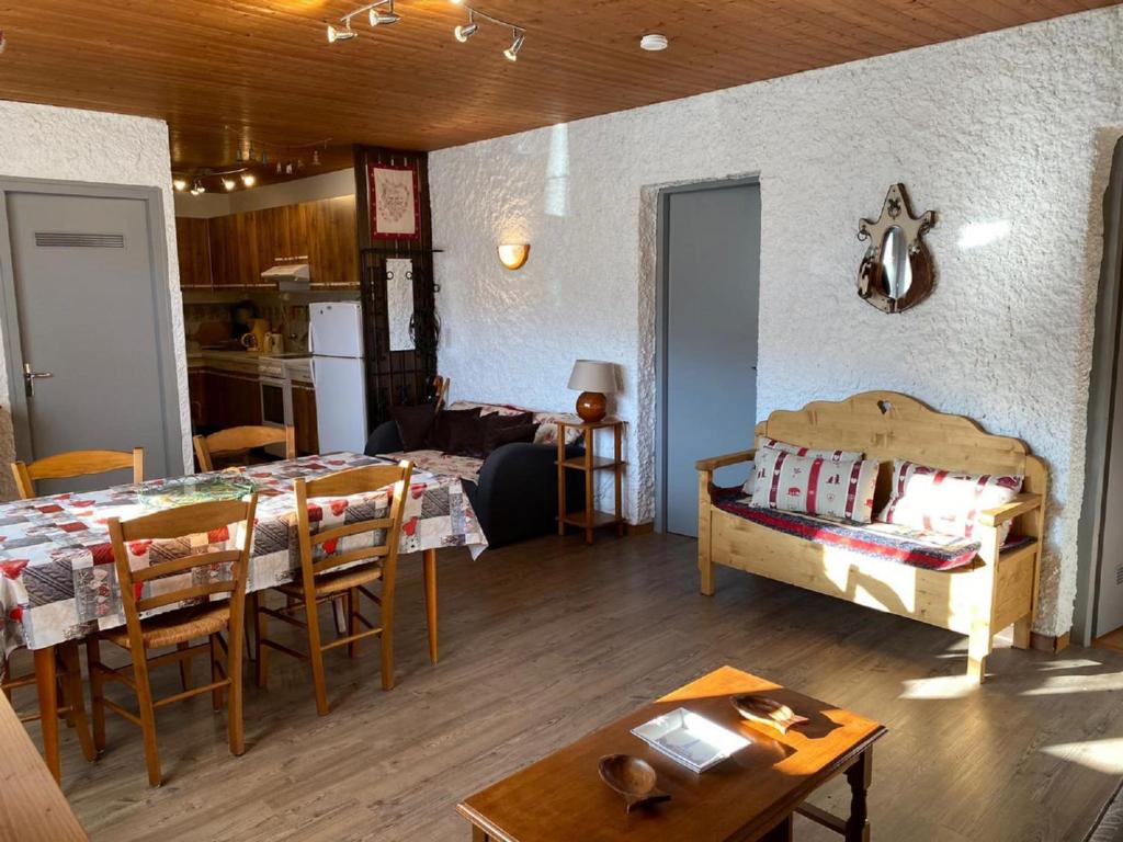 Chalet 3 Pièces, 6 Pers, Animaux Admis, Parking - FR-1-676-164 - 1