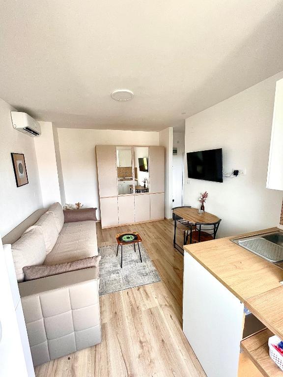 Sara&Sera SELF CHECK IN,fourth floor NO elevator,Studio App, Umag