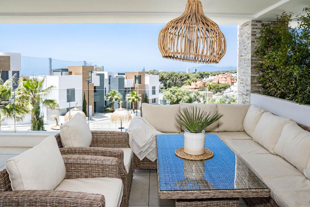 CAH - Large terrace, indoor pool and gym, Marbella